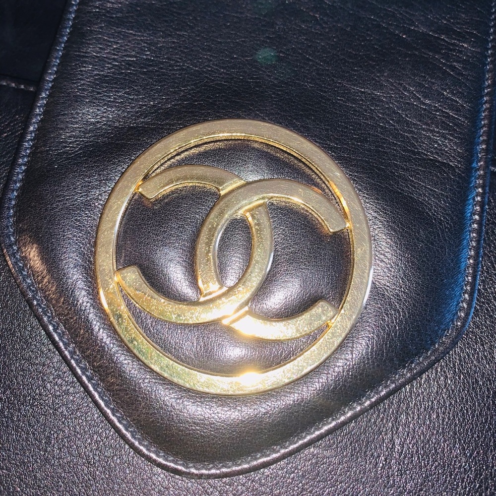 Large Chanel black leather shopping tote bag gold